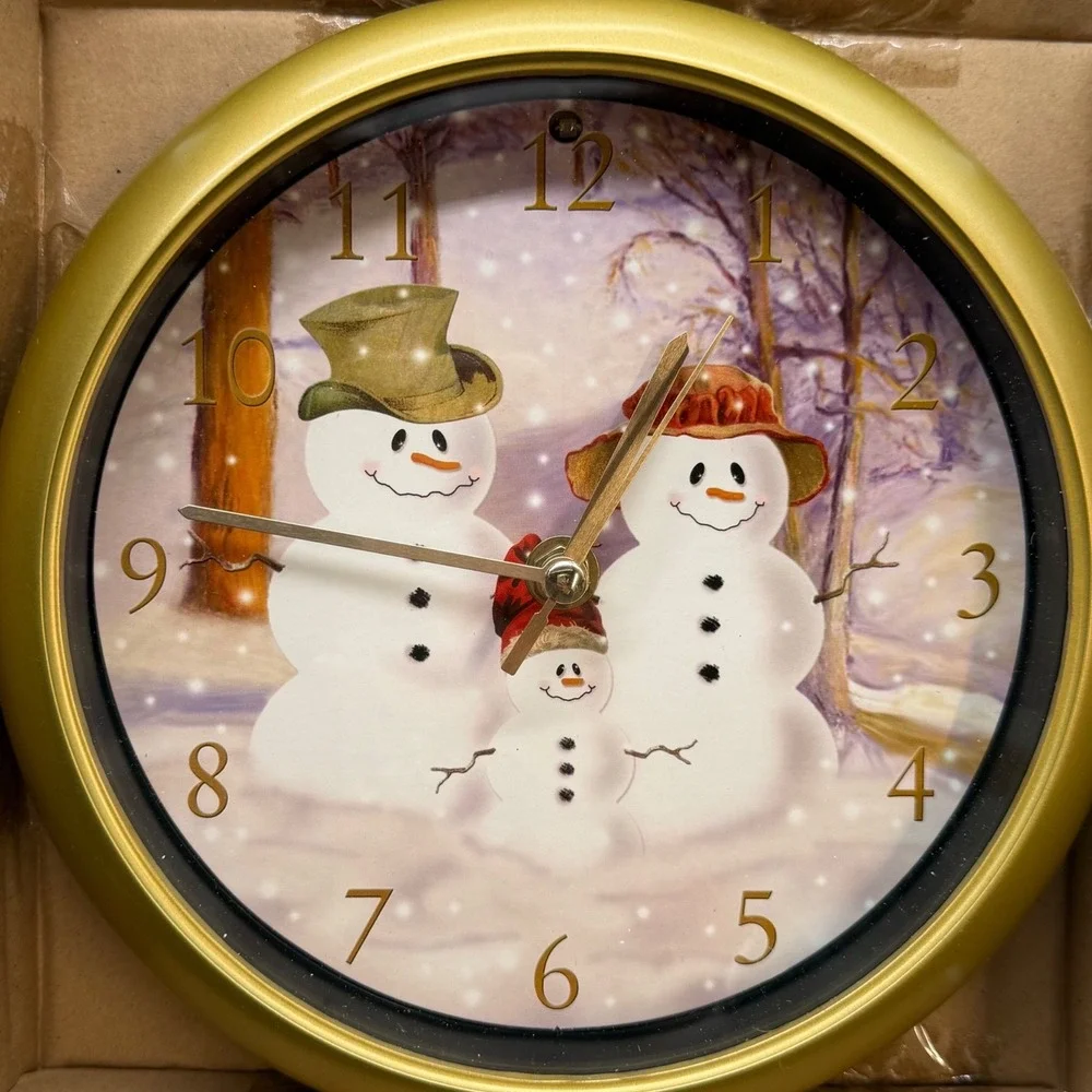 Mark Feldstein Snow Family Christmas Carol Musical Wall Tabletop Clock Gold Tone